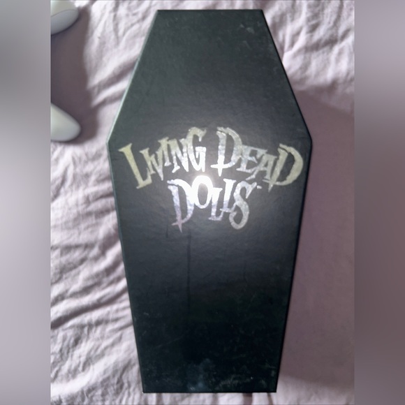 Living Dead Doll series 4 Inferno Mezco toys - Picture 3 of 4